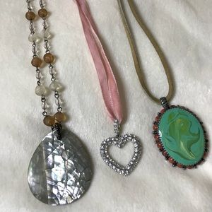 Assorted costume jewelry necklace bundle